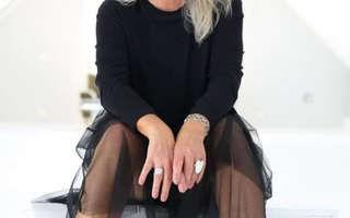 Solig Fredag med Nyheter och Nöjen