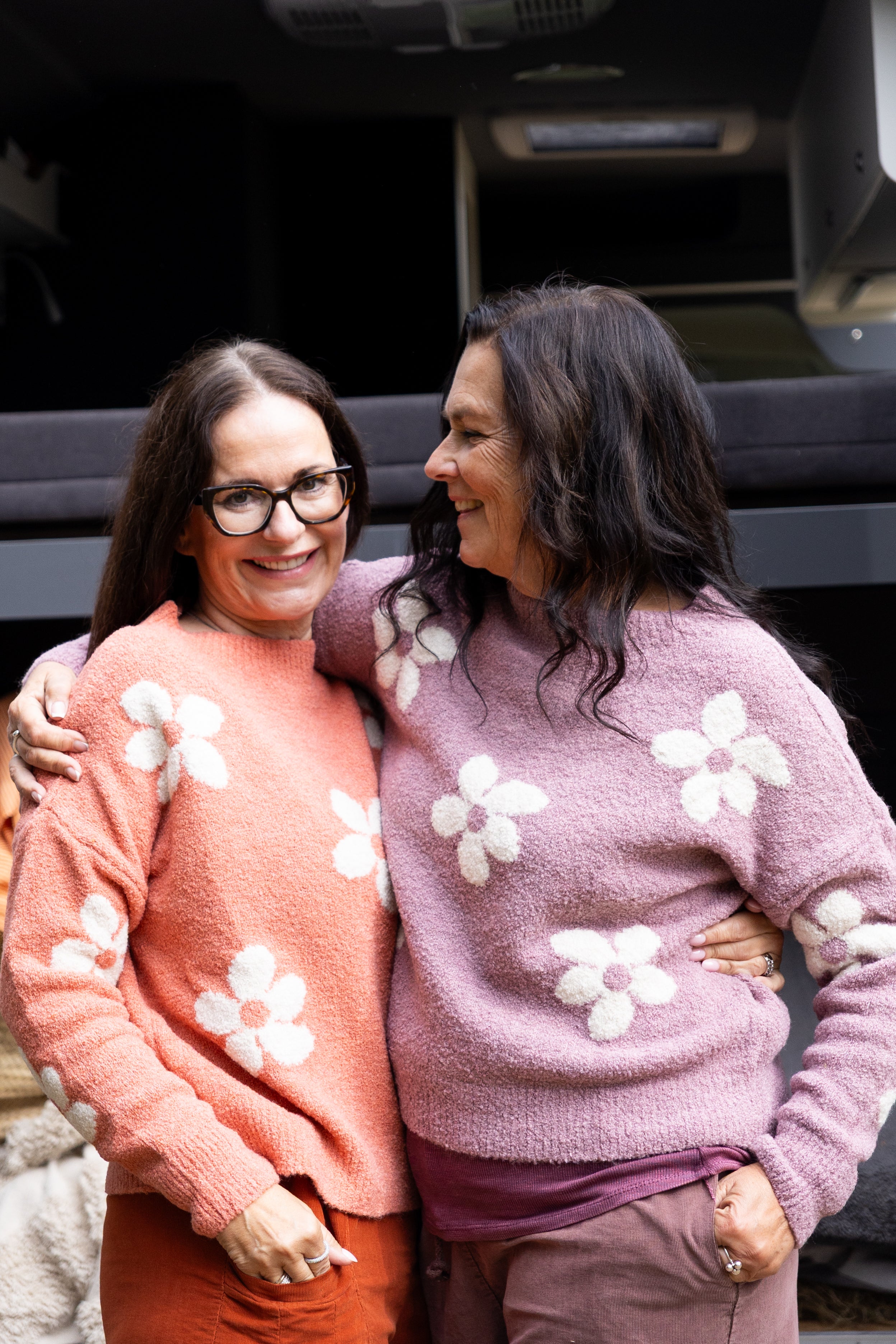 Suéter cálido y feliz, naranja quemada