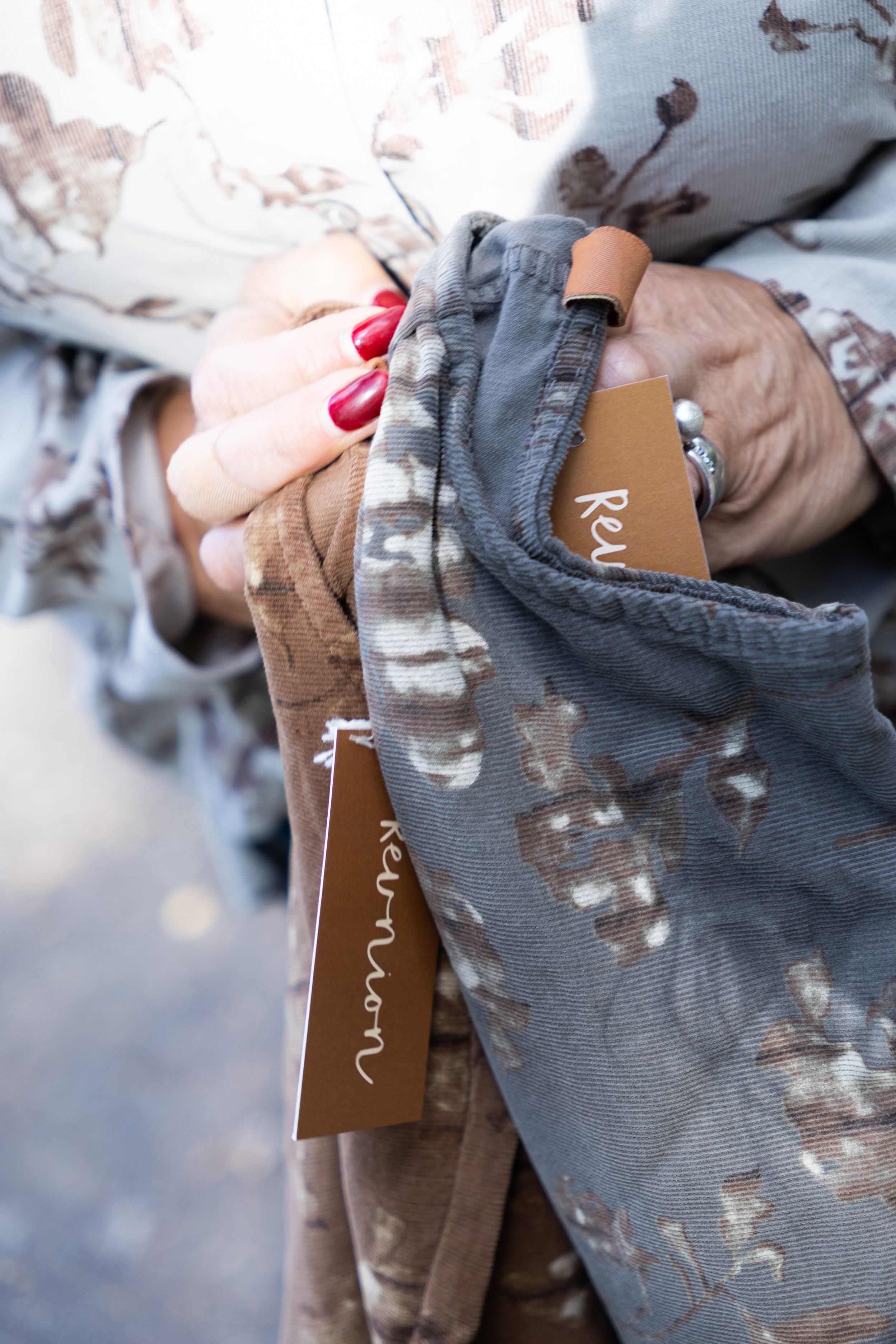 Blusa de cordón de amor de otoño, taupe